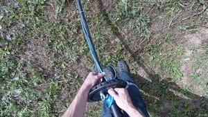 Установка скважинного насоса. Монтаж розетки в Кессоне. Установка ступенек в бетонном кессоне.