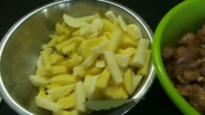 Томленая курочка с картофелем в мультиварке