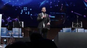 Ведущий мероприятий Олег Сафронов