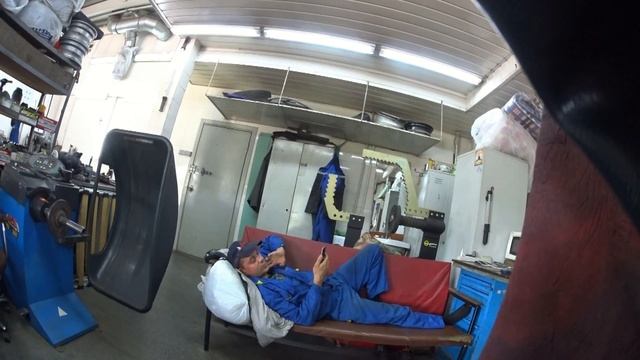 LUKOIL GENESIS ЛЬЮТ В AUDI | Замена масла в двигателе и расходников ...