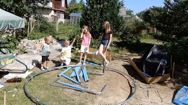 Обзор, распаковка и установка БАТУТА . How to assemble a trampoline diy. Дети собрали батут смотреть онлайн