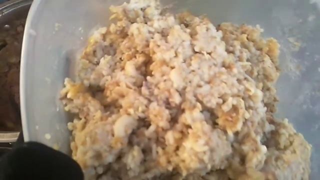 Кормление кур зимой.
