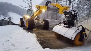 Очистка дороги от снега.