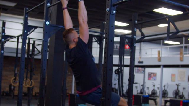 A training montage in Reinvented Fitness, NJ (feat. Eric Nowoslawski and Vik Gamov) смотреть онлайн