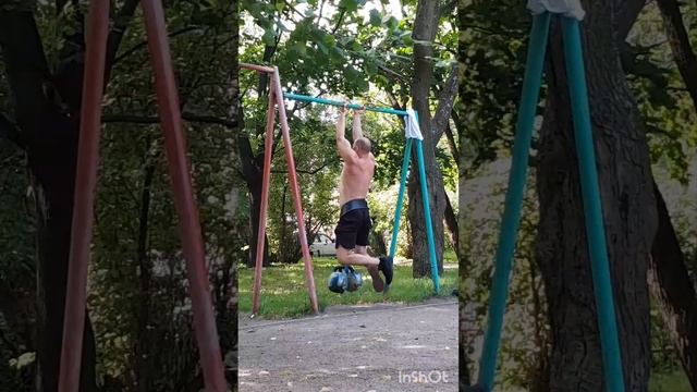 Когда тренируюсь с дополнительными весами на турнике и брусьях ,то выполняю от 5 и выше подходов !!!