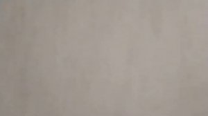 поклейка обоев на лестничным маршем