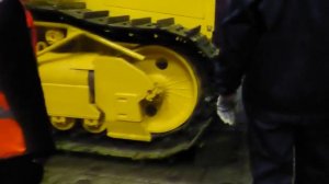 Как надевают гусеницы на бульдозер ЧЕТРА