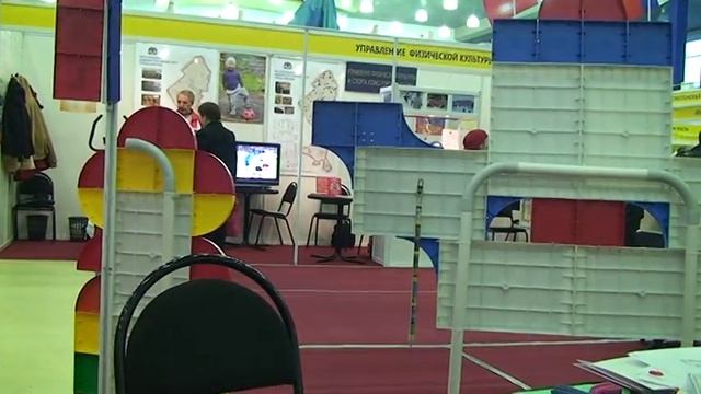 Выставка детских рисунков. Сборные стенды от "Националь" смотреть онлайн