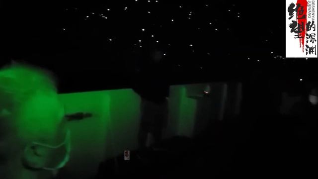 身后突然冒出一个黑影，冤死的鬼魂现身了？ смотреть онлайн