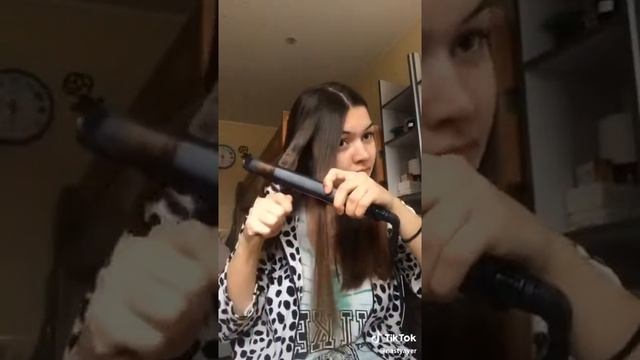Лайфхак для девочек с утюжком для волос. Как завить волосы? Как сделать кудри?