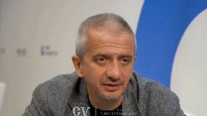 1Режиссер Константин Богомолов предложил разрешить вернуться уехавшим деятелям культуры и дать им во