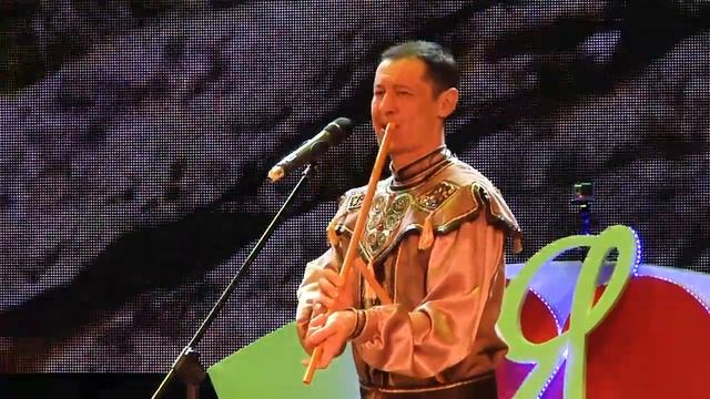 «Азамат» Башкирская народная мелодия, курай Азат Бикчурин, скрипка Марат Садриев смотреть онлайн