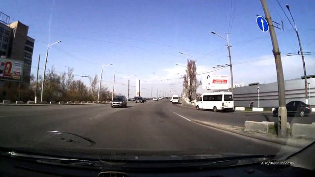 Достали!!!!! Поварачивать на этом перекрестке Куда смотрит полиция смотреть онлайн