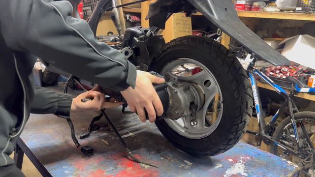 Перший запуск Honda Dio 27. Проект з старих та нових запчастин. Частина 7 смотреть онлайн