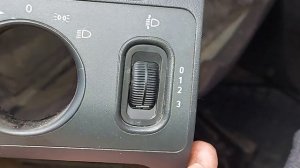 Как поменять лампочку подсветки колесика левого воздуховода Мерседес Е 280 W 210  1999 г.в.