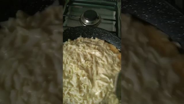 шарлотка из капусты,супер быстрый пирог в сковороде