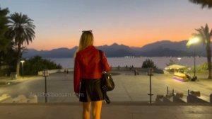 Актриса взрослого кино гуляет по городу. Анталия. Путешествие/Model walks in city.Traveling. Antaly