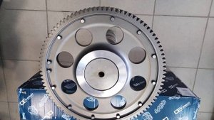 Распредвал Мерседес Актрос двигатель 501