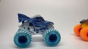 SPIN MASTER MONSTER JAM FIRE & ICE | DOUBLES | SERIES 1A | 1:64 SCALE | Part 1