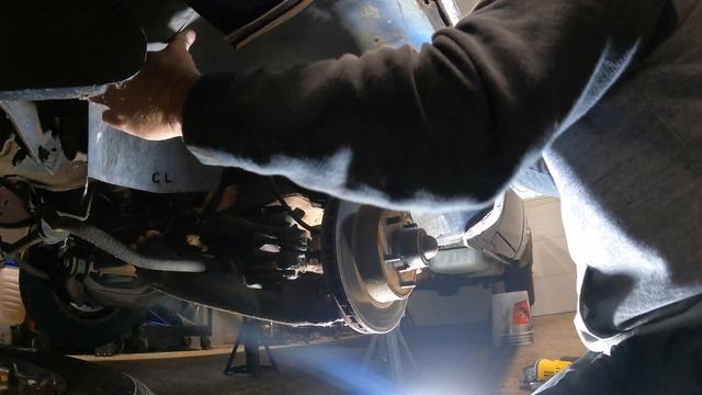 Removing Inner Fender On Square Body 4K смотреть онлайн