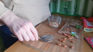 КАК ЕСТЬ ОРЕХИ, ЕСЛИ НЕТ ЗУБОВ? Чем давить орехи ☕ вкусный обзор еды