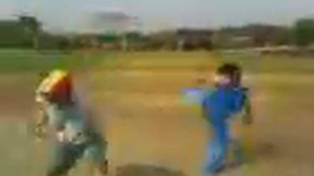 DFCC-Diponegoro Freestyle Capoeira Club- Tonie CoSe Vs Ikhsan смотреть онлайн