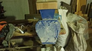 Наша новая помощница зернодробилка: Зубр 1с.