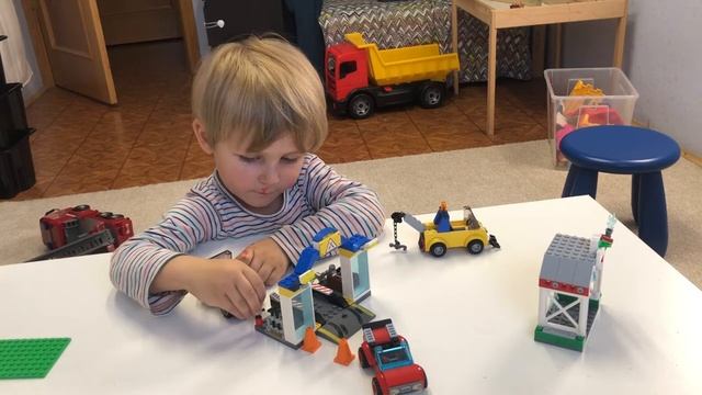 Играем в лего Автостоянка набор lego city 60232