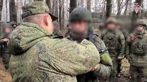 Награждение военнослужащих ремонтно-эвакуационного подразделения ЦВО