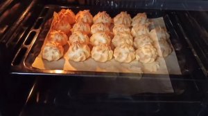 Закусочные профитроли со сливочным сыром и красной рыбой