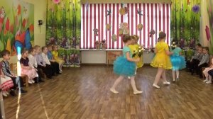 Танец с цветами на 8 марта Музыкальный руководитель Зайцева Марина Владимировна