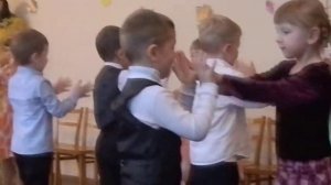 Веселье так веселье. Танец парами на празднике Осени.