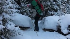 Как правильно преодолевать препятствия на лыжах!!!))