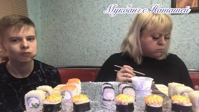 Мукбанг роллы вкуснятина.mp4