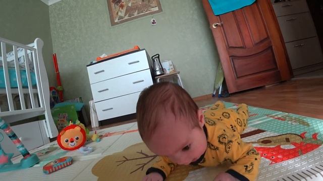 РЕБЁНОК научился ПЕРЕВОРАЧИВАТЬСЯ на живот. СЫНУ 3.5 месяца! смотреть онлайн