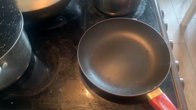 ПЕЧЕНЬ КУРИНАЯ В СМЕТАННОМ СОУСЕ смотреть онлайн