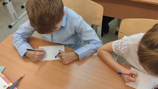 Двумя руками одновременно смотреть онлайн