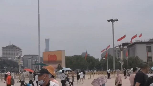 Тяньаньмэнь- центральная площадь в Пекине