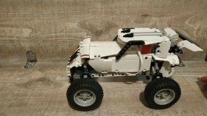 Багги из LEGO на пульте управления