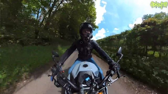 2021 Suzuki GSX-S1000 | First Ride! смотреть онлайн