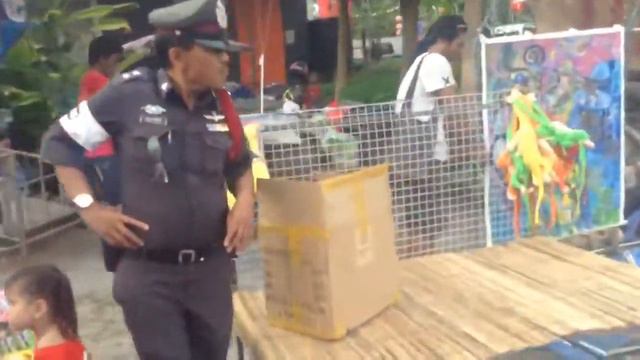 Полиция следит за нами Китайский Новый Год Самуи