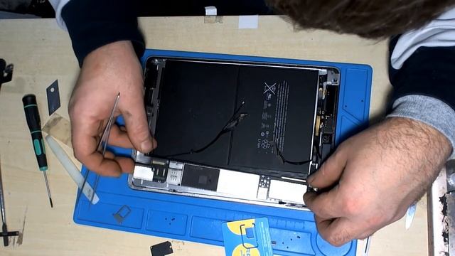 Apple iPad Air 2. Замена материнской платы.