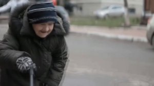 Бабка прикол у него торчит