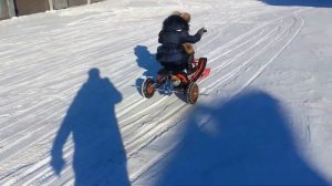 тест детского снегоката с мотором на колёсах