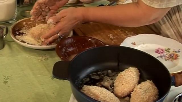 Куриные котлеты "А-Ля-Кок" с гарниром "Капустный трюк" смотреть онлайн