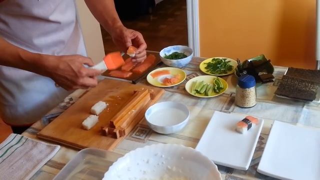 1.Нигири суши и гункан суши готовим с помощью МАКИМЭЙКЕРА смотреть онлайн