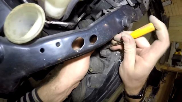 Снимаем передние фары и ПТФ Nissan Primera 2001-2008год смотреть онлайн