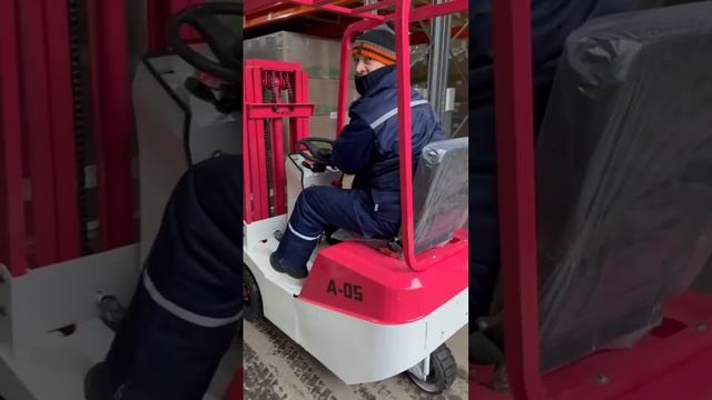 Электрический вилочный погрузчик А-05