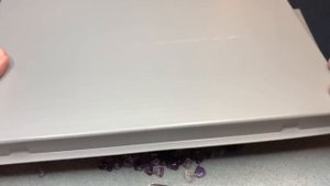 Колье из крошки аметиста на бисерной сетке.