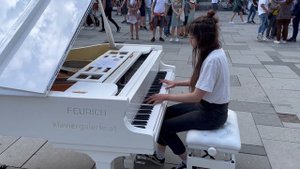 Playing 'I like Chopin' (Gazebo) on a Grand Piano in Vienna